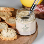 Compotée à la brousse, citron et graines de chanvre